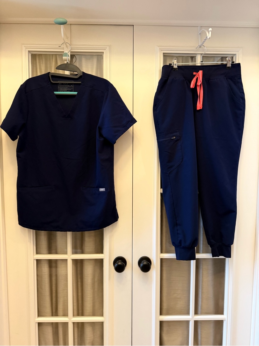 MEDIUM Navy Women’s Casma Top Zamora Joggers EUC